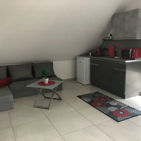 Korona Apartman 2 *